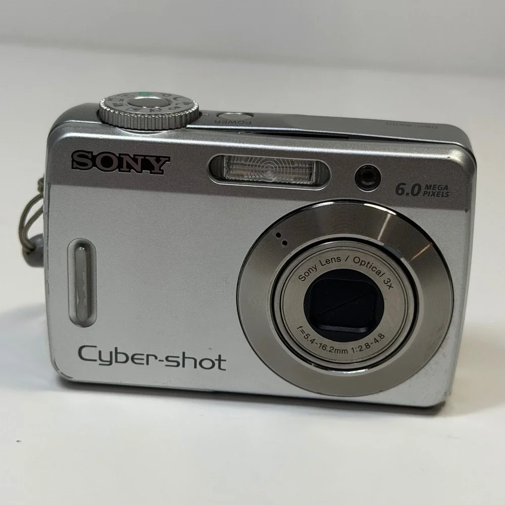 Sony Cyber-shot DSC-S500 6.0MP Digital Camera Silver 3x Optical Zoom Compact